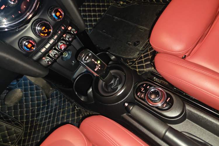 Used  MINI 2022 Updated 1.5T COOPER Classic Edition Five-Door Version
