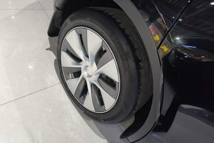 Used Tesla Model Y 2022 Long-Range All-Wheel-Drive Version