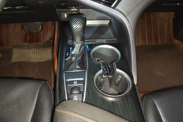 Used Toyota Camry 2021 2.0G Luxury Edition
