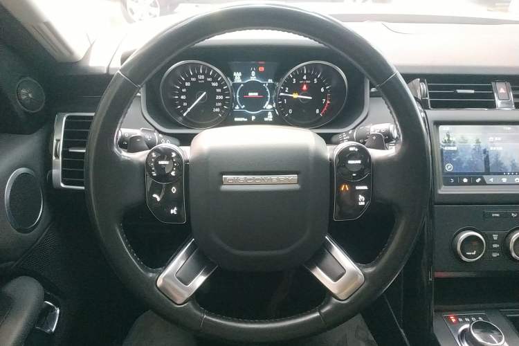 Used Land Rover Discovery 2019 2.0T SE
