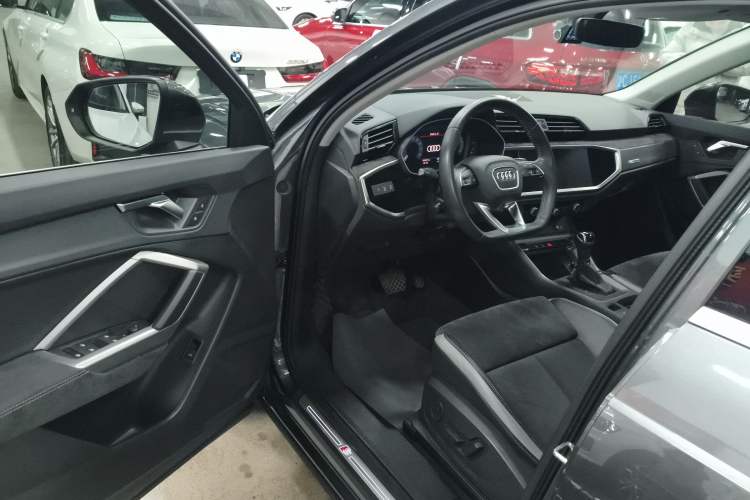 Used Audi Q3 2021 35 TFSI Fashion Dynamic Model