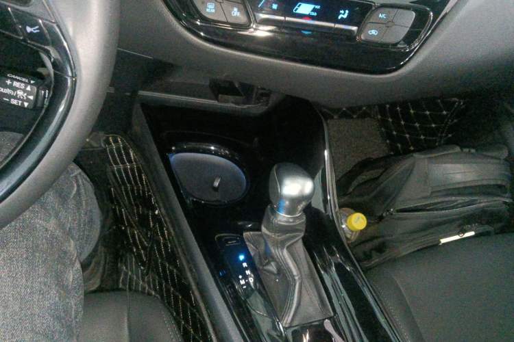 Used Toyota IZOA 2018 2.0L Yichi Edition China V Standard
