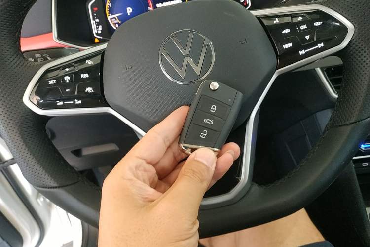 Used Volkswagen Tharu 2023 300TSI Two-Wheel-Drive Moon Luxury Edition
