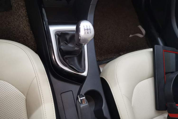 Used Changan Alsvin V7 2015 1.6L Manual Enjoyment Model China IV Standard