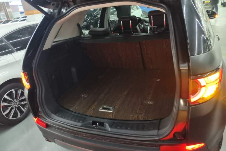 Used Land Rover Discovery Sport 2019 240 PS SE Version China VI Standard