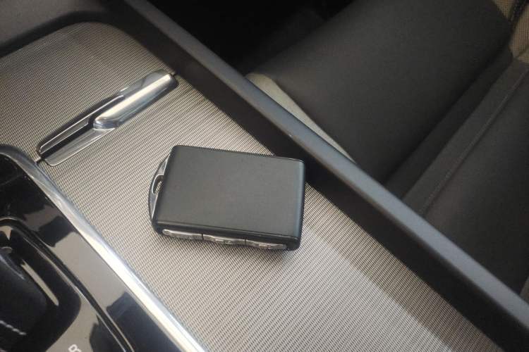 Used Volvo XC60 New Energy 2022 T8 Plug-in Hybrid All-Wheel Drive Zhiyuan Sport Edition
