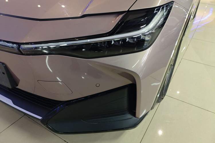 Used Toyota bZ3 2023 616 km Long-Range Premium
