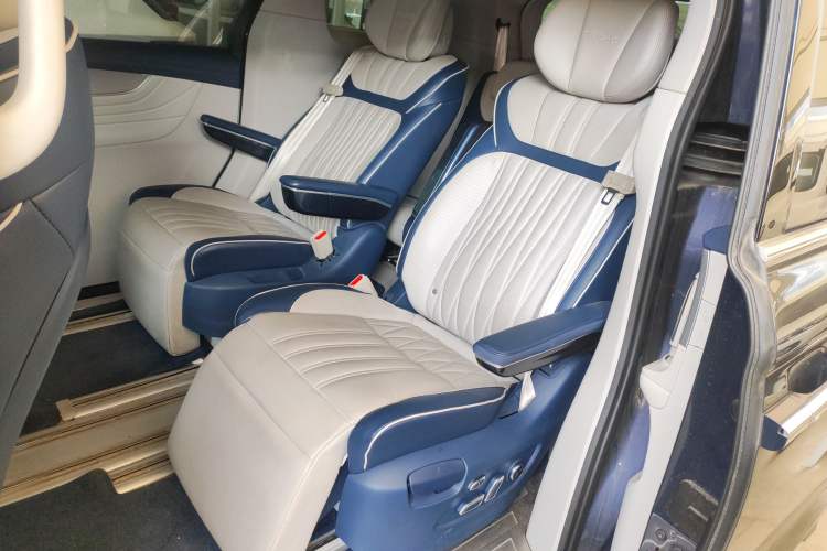 Used Roewe iMAX8 2021 400TGI Supreme Series Prestige Edition
