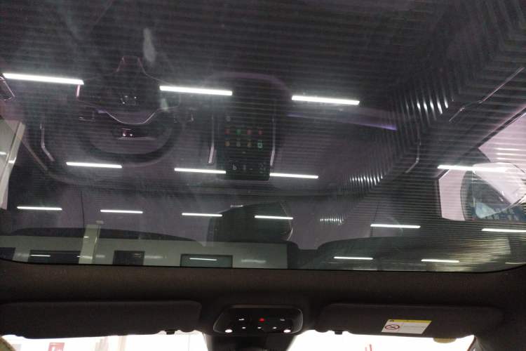 Used Volvo EX30 2025 Rear-Drive Long-Range Plus Model