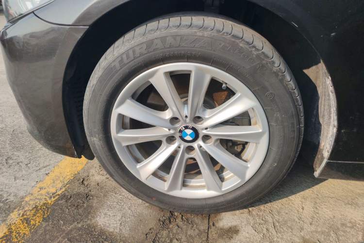 Used BMW 5 Series 2014 520Li Elegant Model
