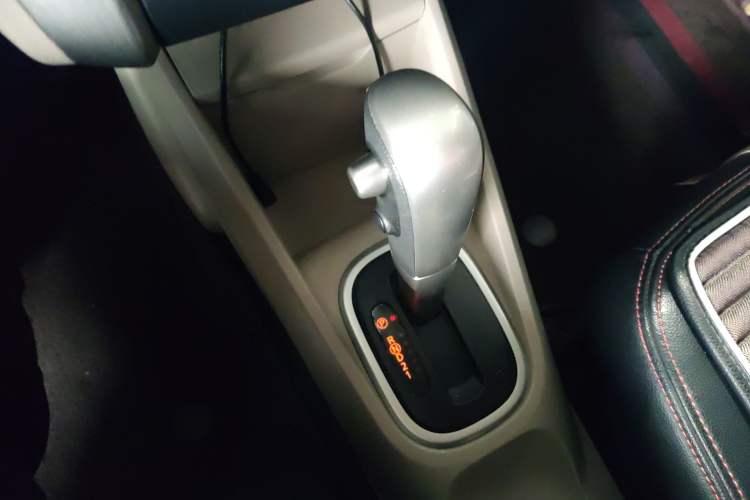 Used Venucia R50 2015 1.6L Automatic Fashion Edition