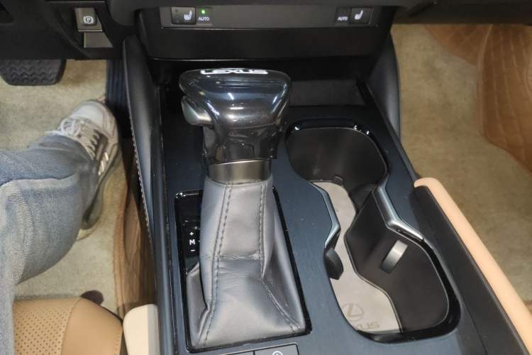 Used Lexus ES 2023 200 Excellence Edition
