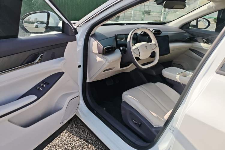 Used  06 2025 Model 520km