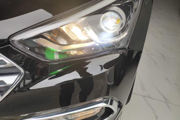 Used Hyundai Santa Fe 2017 2.0T Automatic All-Wheel Drive Smart 7-Seater
