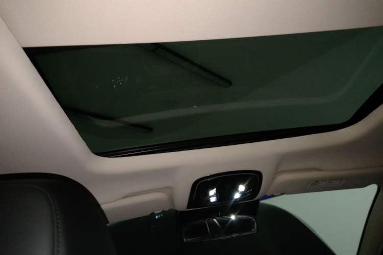 Used  Lingyun 2024 300T Two-Wheel Drive Starlight Edition
