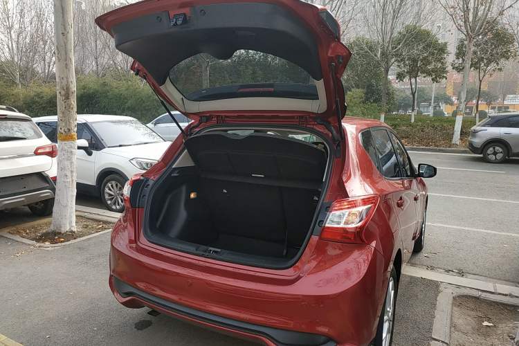 Used Nissan Tiida 2021 1.6L CVT Cool Edition
