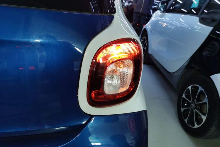 Used  forfour 2016 1.0L 52 kW Passion Edition
