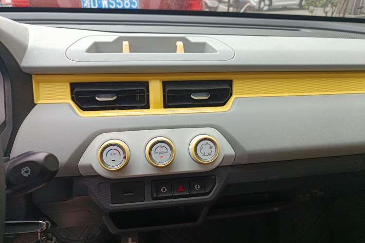 Used Chery QQ Ice Cream 2022 170km Sundae Phosphate Lithium-Ion
