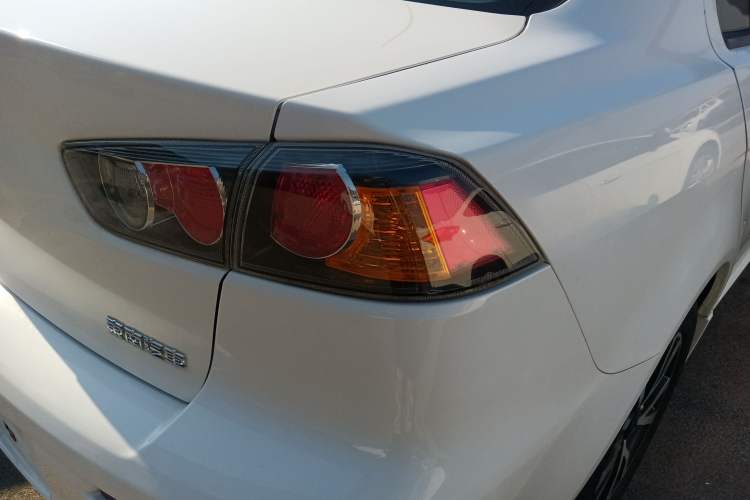 Used Mitsubishi Lancer EX 2016 1.8L CVT Black-and-White Retro Edition