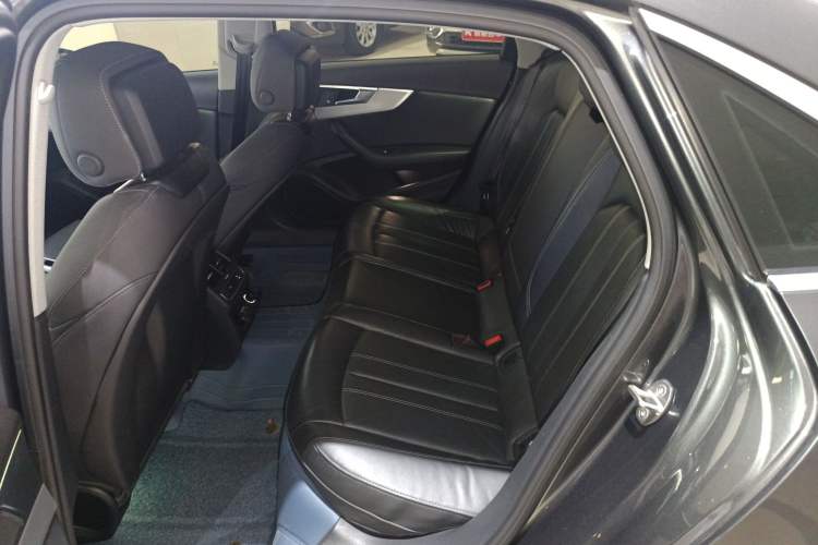 Used Audi A4L 2022 40 TFSI Fashion Dynamic Model
