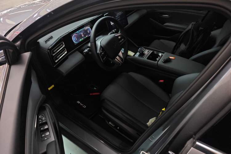 Used BYD Qin L 2024 DM-i 80KM Beyond Model
