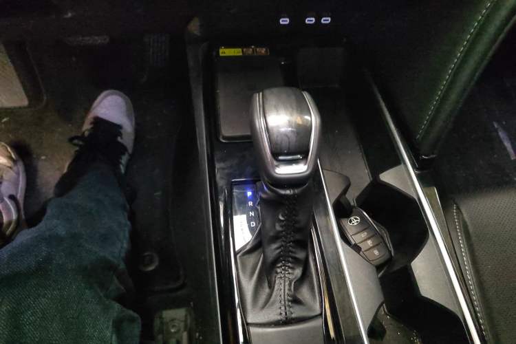 Used Toyota Camry 2024 Dual-Motor 2.0 HGVP Luxury Edition