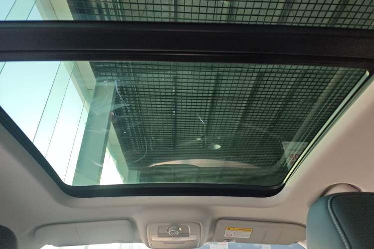 Used Roewe RX5 2019 20T Two-Wheel Drive Automatic Ali Smart Connectivity Platinum Edition
