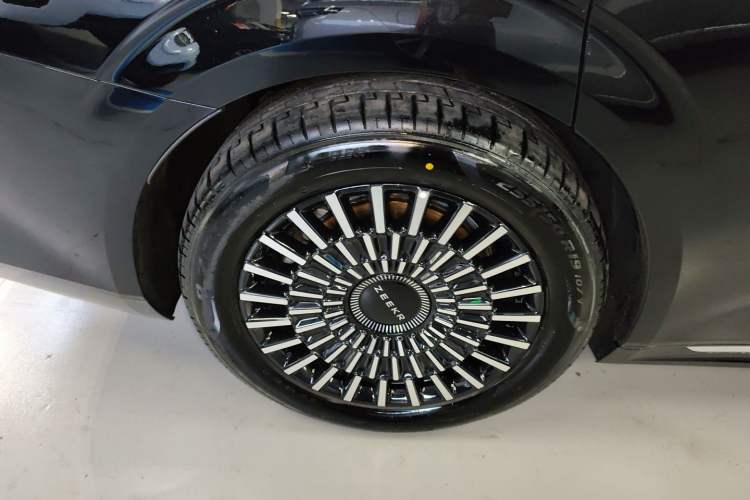 Used Zeekr 009 2024 7-Seater Aisle Version 108 kWh
