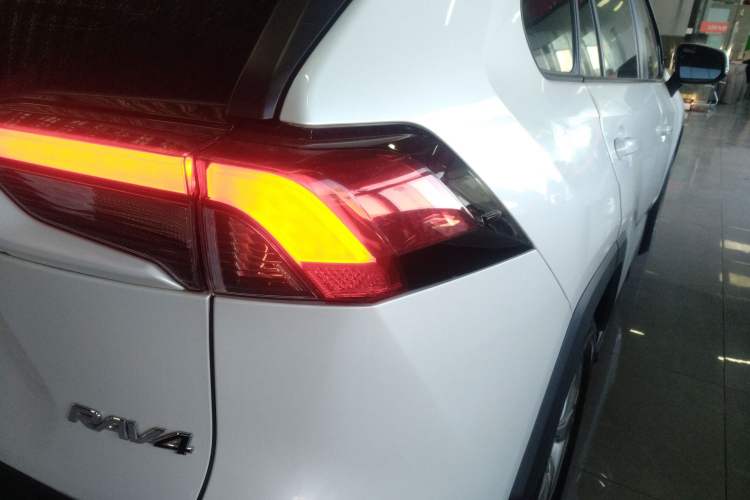 Used Toyota RAV4 2022 2.0L CVT Two-Wheel Drive Fashion Plus Edition
