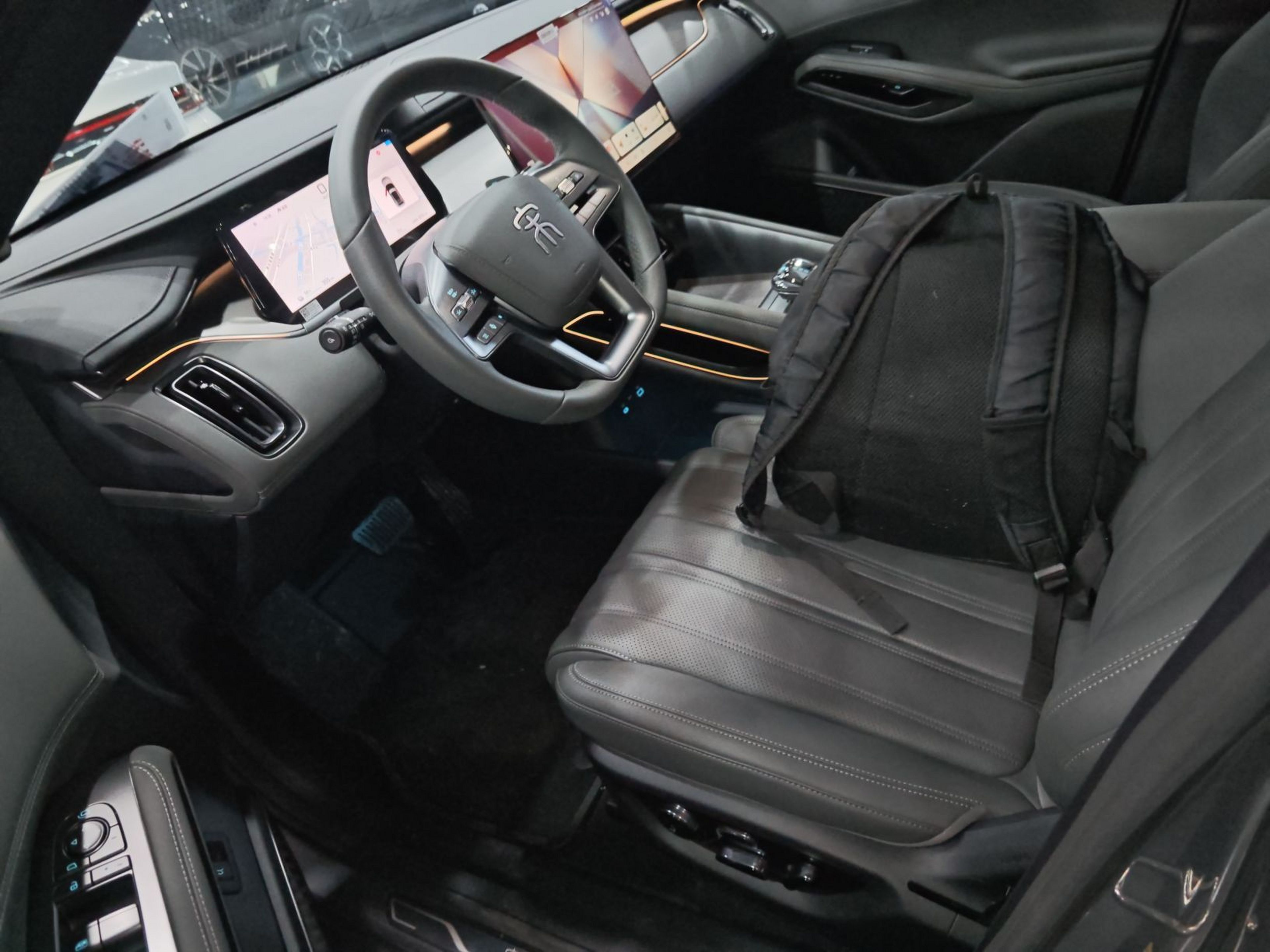 Переднее сиденье в автомобиле