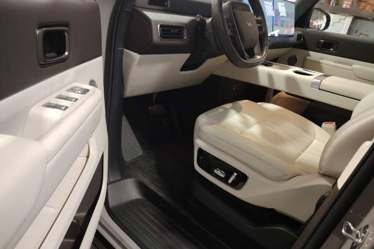 Used Li Auto MEGA 2024 Ultra Model