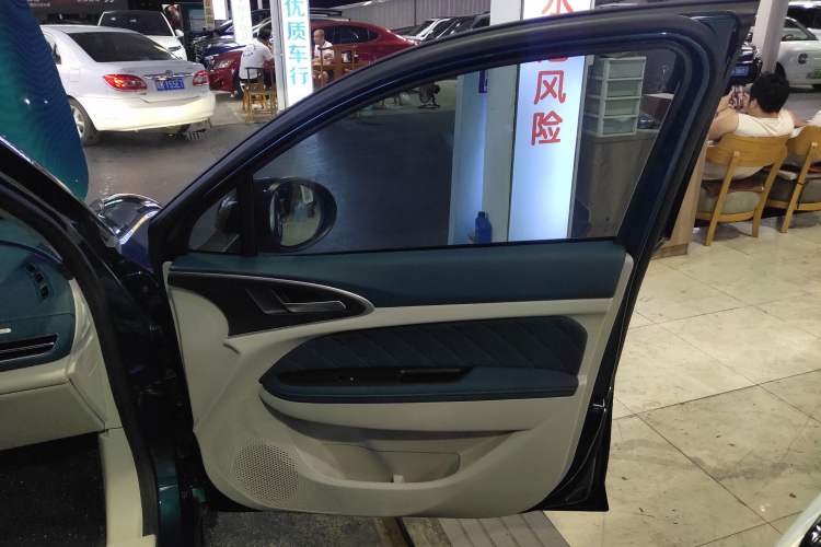 Used ORA Good Cat 2022 400km Standard Range Luxury Version Lithium Iron Phosphate
