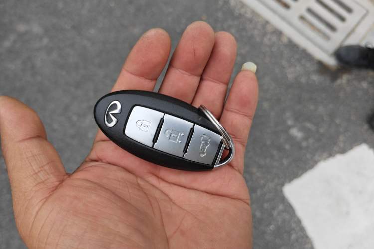 Used Infiniti QX60 2016 2.5 S/C Hybrid Two-Wheel-Drive Excellence Edition China V Standard
