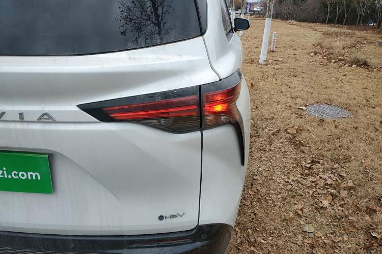 Used Toyota Granvia 2024 2.5L Hybrid Luxury Edition