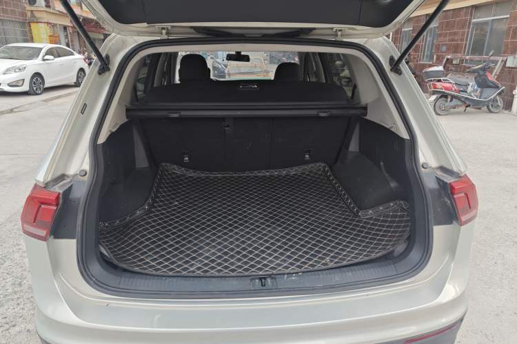 Used Volkswagen Tiguan L 2021 280TSI Automatic Two-Wheel Drive Comfort Edition – Low-Trim Version
