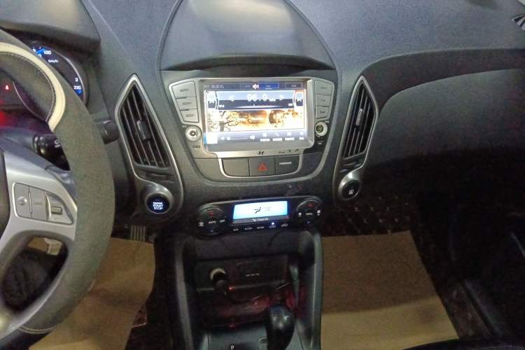 Used Hyundai ix35 2015 2.0L Automatic 2WD Smart Version China V Standard