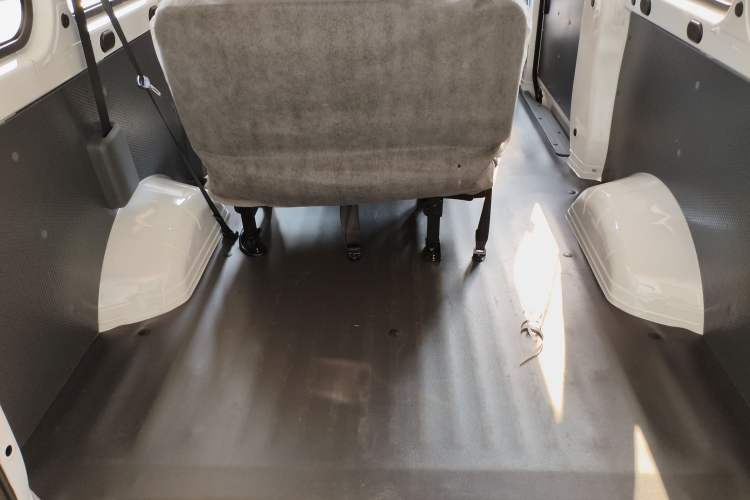 Used Wuling Yangguang 2024 300KM Comfort Version Passenger Van 75kW