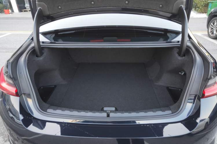 Used BMW i3 2022 eDrive 35 L
