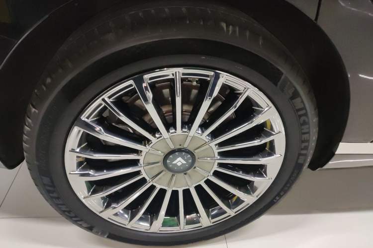 Used  HL 2025 700 Ultra Six-Seater All-Wheel-Drive LiDAR Version
