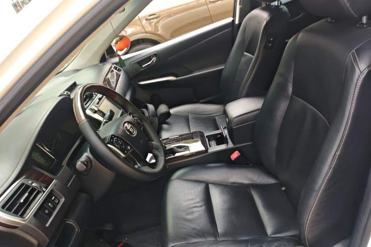 Used Toyota Camry 2016 Dual-Engine 2.5 HG 10th Anniversary Deluxe Navigation Edition