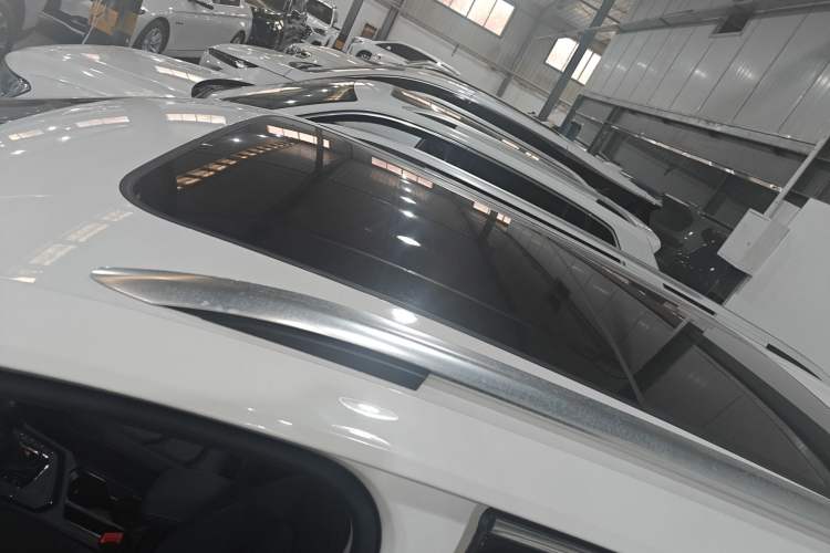 Used Volkswagen Tiguan L 2019 Revised 330TSI Automatic Two-Wheel Drive Smart & Luxury Edition China VI Standard
