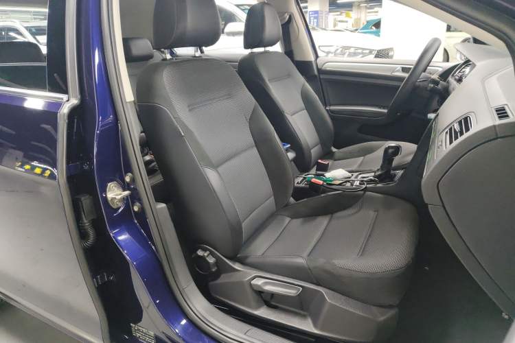 Used Volkswagen Golf 2018 230TSI Automatic Comfort Model
