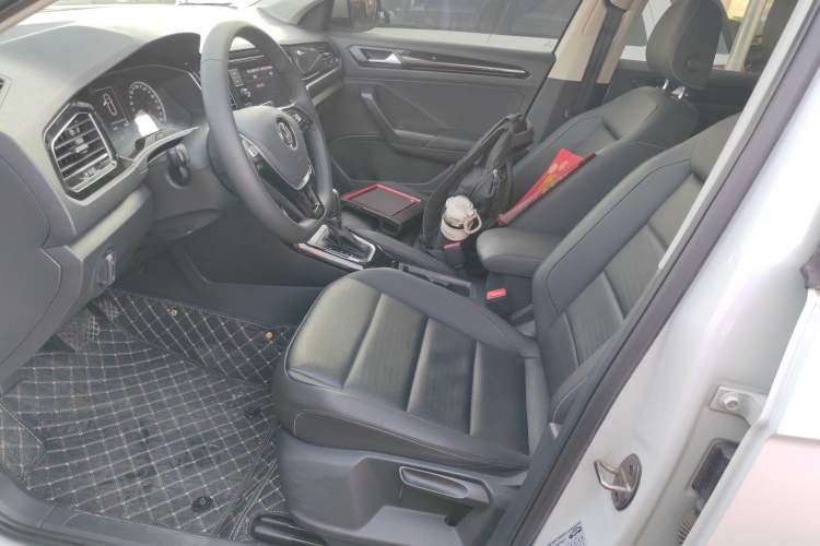 Used Volkswagen T-ROC 2019 280TSI DSG Two-Wheel Drive Comfort Version China VI Standard
