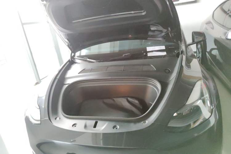 Used Tesla Model Y 2024 Long-Range All-Wheel-Drive Version
