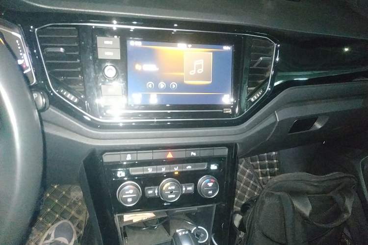 Used Volkswagen T-ROC 2019 280TSI DSG Four-Wheel Drive Luxury Version China V Standard
