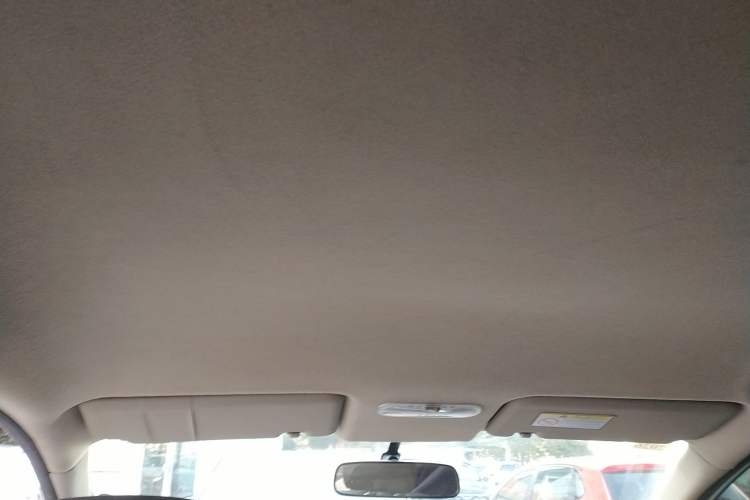 Used Venucia R50 2014 1.6L Automatic Splendid Edition