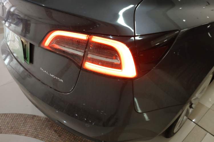 Used Tesla Model 3 2019 Long-Range All-Wheel-Drive Version
