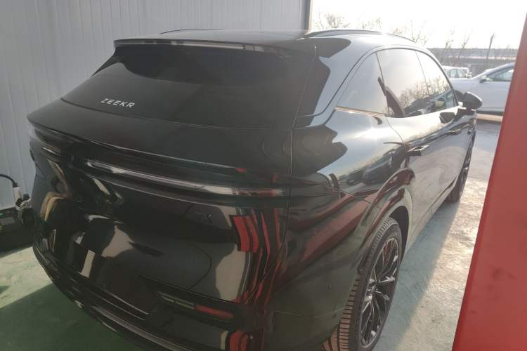 Used Zeekr 7X 2025 100 kWh Long-Range Rear-Wheel Drive with Intelligent Driving Features