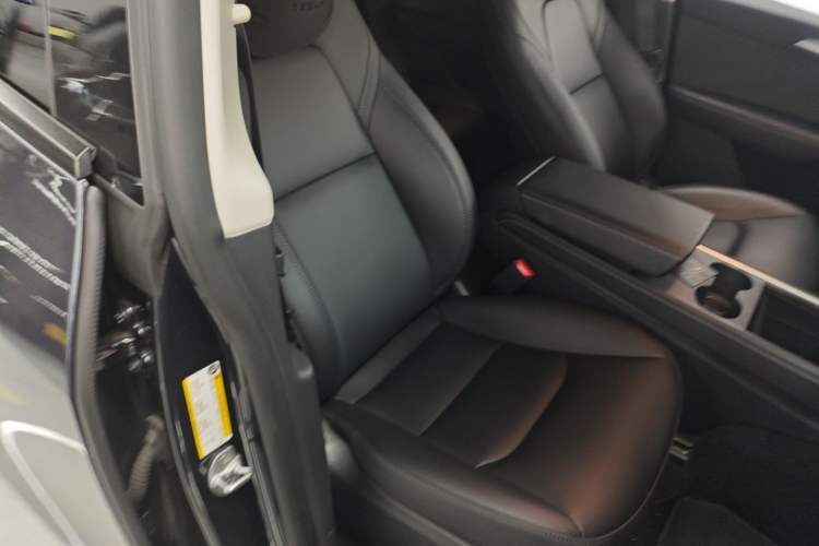 Used Tesla Model Y 2024 Long-Range All-Wheel-Drive Version
