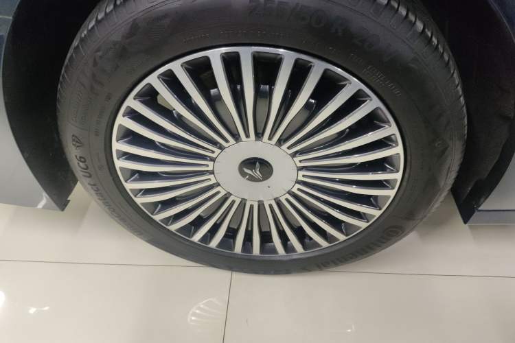 Used VOYAH Dream 2025 PHEV Four-Wheel Drive Prestige Kunpeng Edition